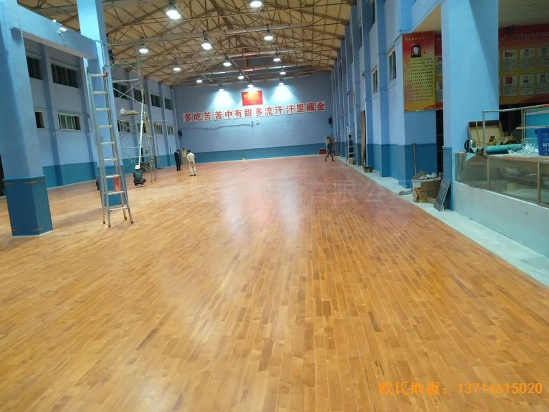湖北武汉新华路体育场羽毛球馆体育木地板施工案例