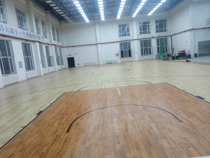 吉林篝火篮球训练馆体育地板安装案例0