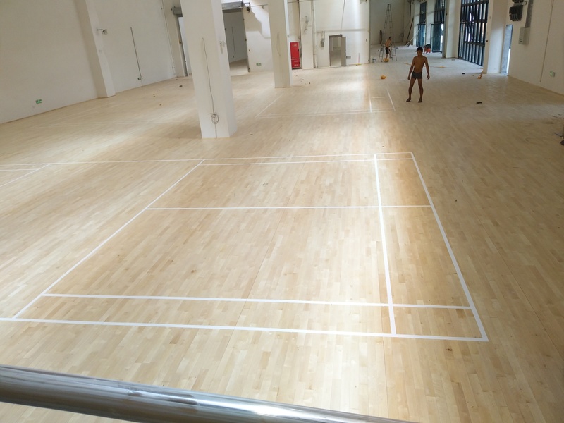 四川宜宾市临港较好的实验学校羽毛球馆运动木地板施工案例0