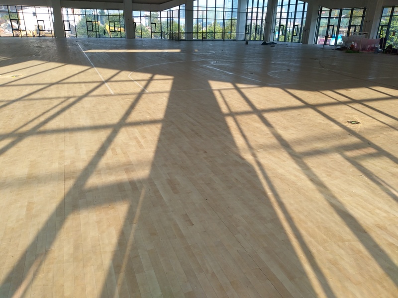 四川宜宾市临港较好的实验学校羽毛球馆运动木地板施工案例3