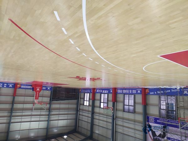 松木体育场馆地板保养方法