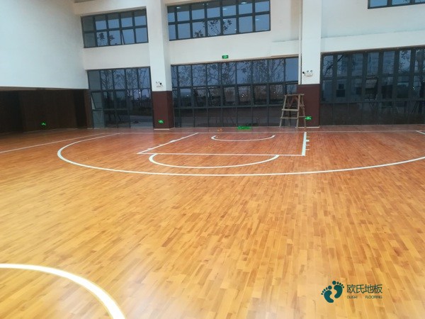松木篮球运动地板如何保养