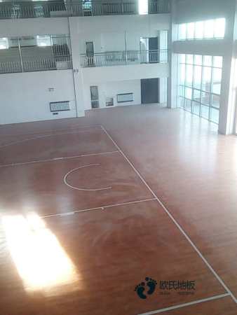 枫木篮球运动地板保养