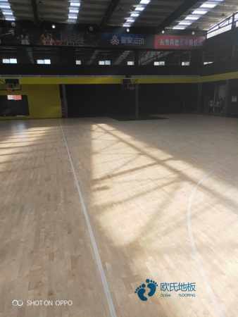 枫木篮球体育木地板如何保洁