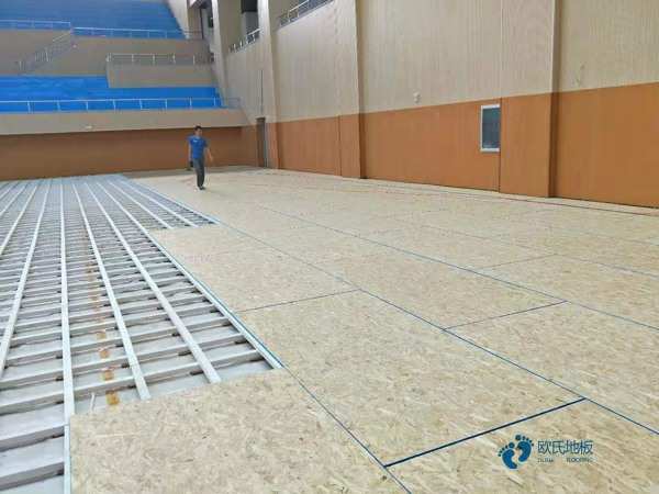 25厚体育场地木地板安装公司