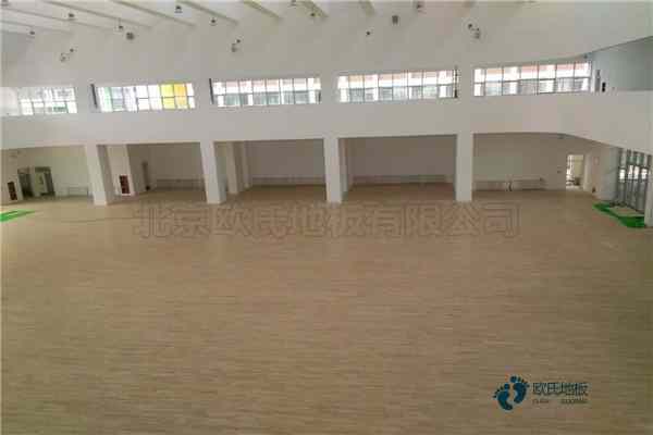 好看的体育场地地板安装公司