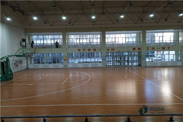 定制篮球体育木地板安装公司
