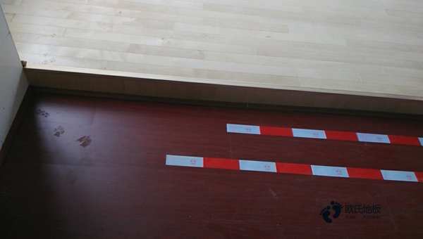 单龙骨篮球场木地板保养方法