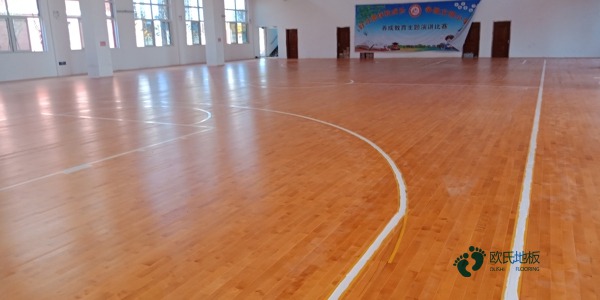 学校篮球场地木地板能用几年