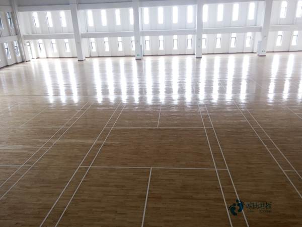 学校篮球场木地板毛板厚度