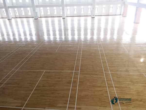 学校篮球场木地板毛板厚度