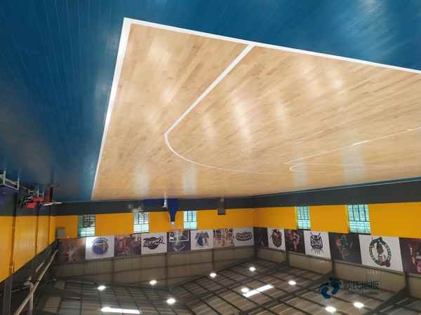 学校篮球场地板施工方案