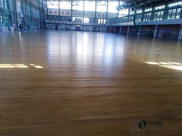 双龙骨篮球场馆木地板如何保养