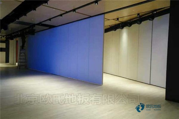 那里有运动体育地板每平方价格
