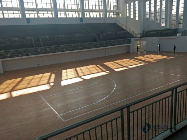 那里有篮球体育地板每平方价格