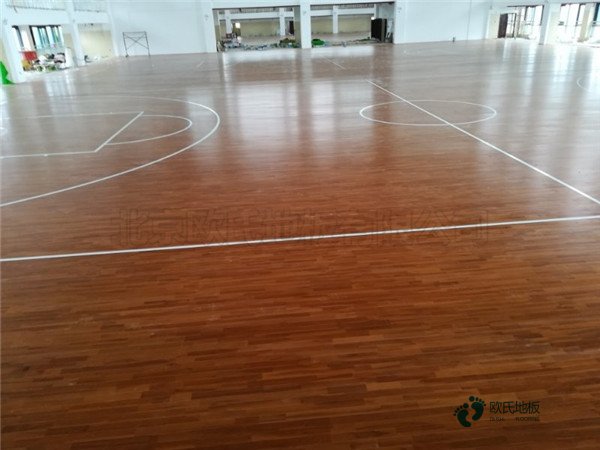 篮球馆木地板维护3
