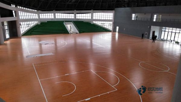 优惠的篮球体育地板翻新