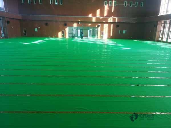悬浮式体育运动木地板清洁方法