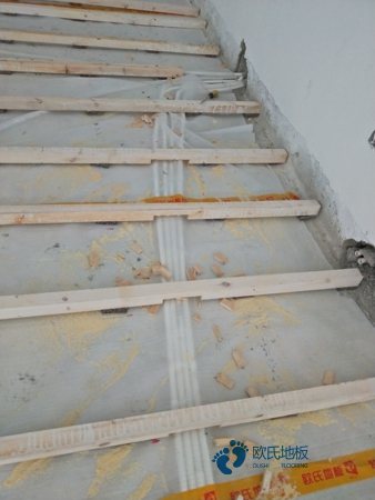用哪种篮球体育地板大约多少钱