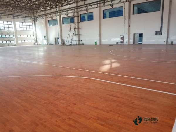 篮球体育木地板施工2