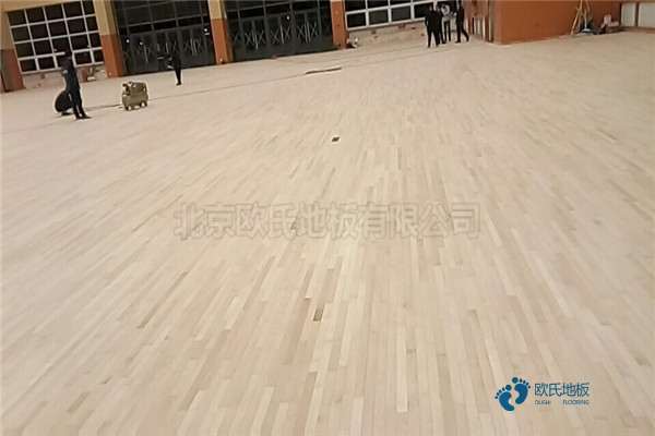 优惠的篮球体育地板哪里便宜