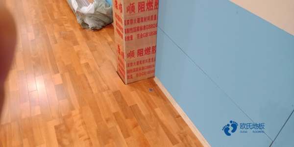 行业体育地板大约多少钱