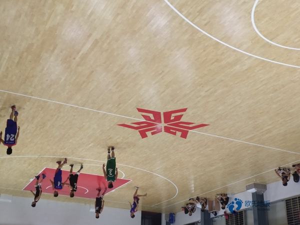 普通篮球运动木地板保养