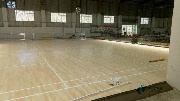 校园运动体育地板施工3