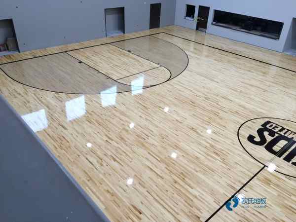 学校篮球场木地板毛板2