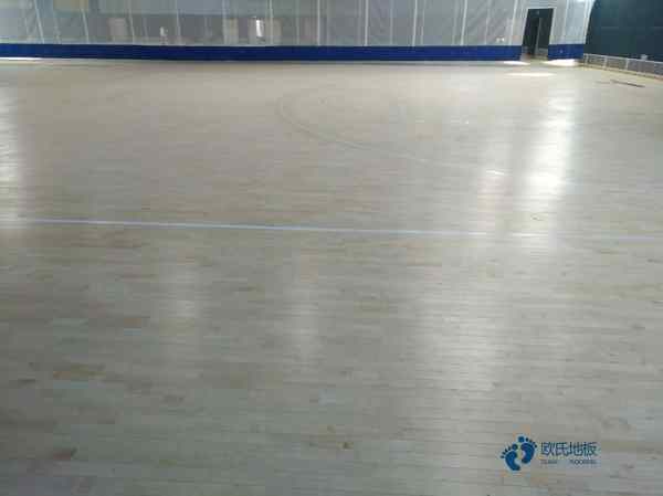 国产篮球运动地板施工3