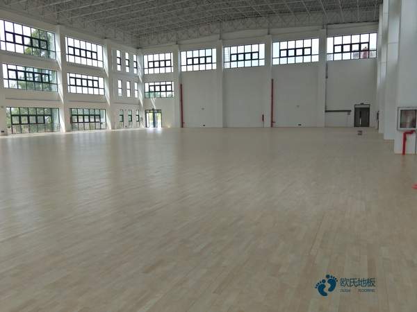 45度斜铺龙骨体育篮球木地板价格行情
