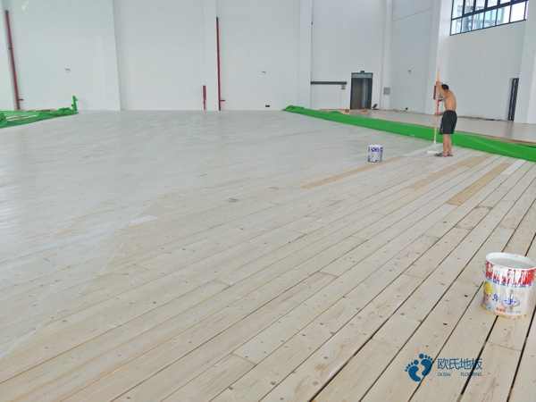 45度斜铺龙骨体育篮球木地板价格行情