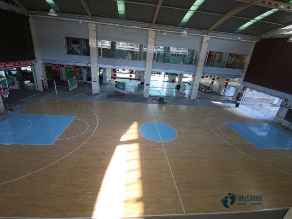 单龙骨运动篮球地板保养方法3