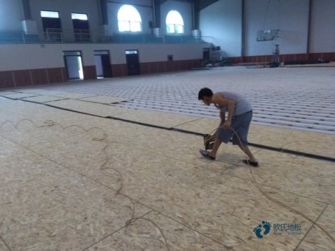 校园运动场地板施工