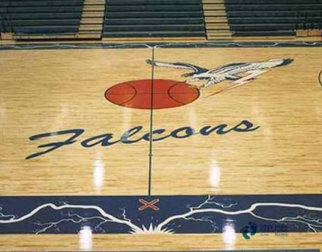 学校篮球场木地板的变形量