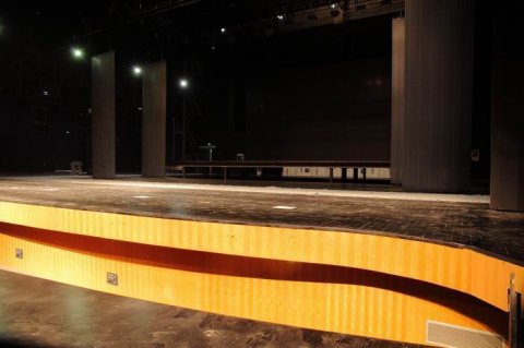 购买俄勒冈松舞台运动型木地板哪个
