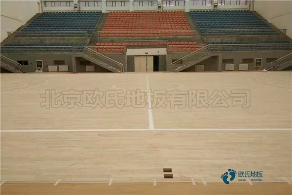 学校篮球场馆木地板的变形量2
