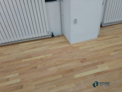 单龙骨运动体育地板保养