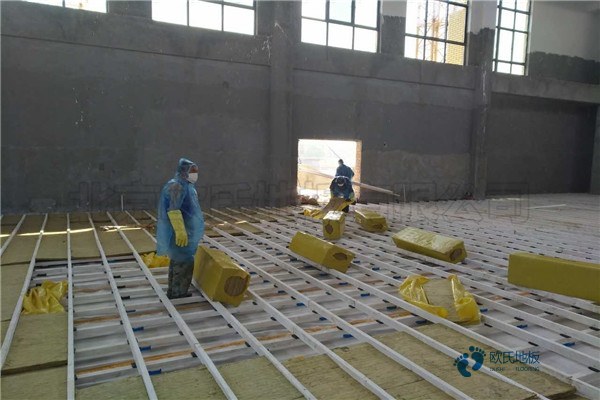 校园运动场木地板施工队3
