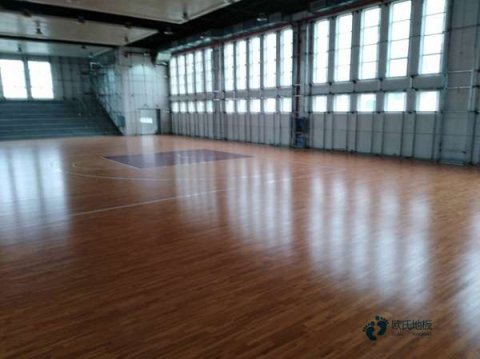 那里有运动型地板厂家报价