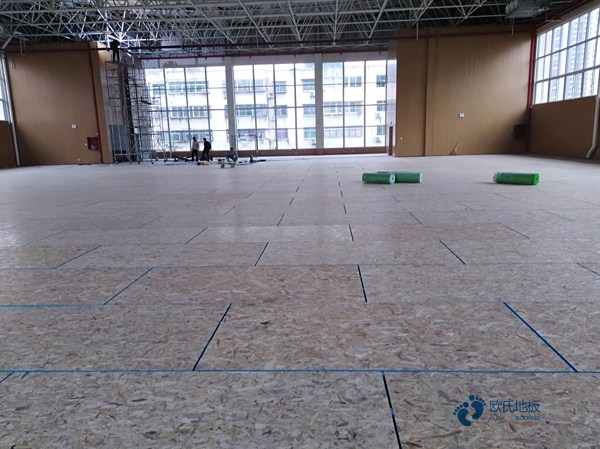 双层龙骨运动场地木地板如何保养1