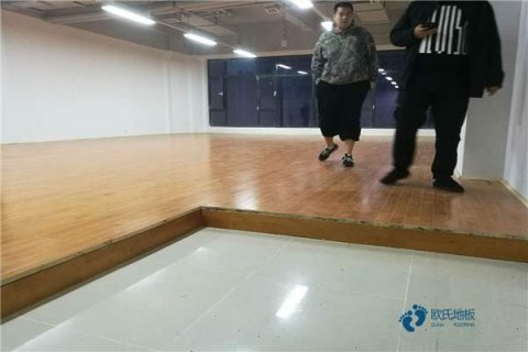 22mm厚篮球体育木地板行业品牌