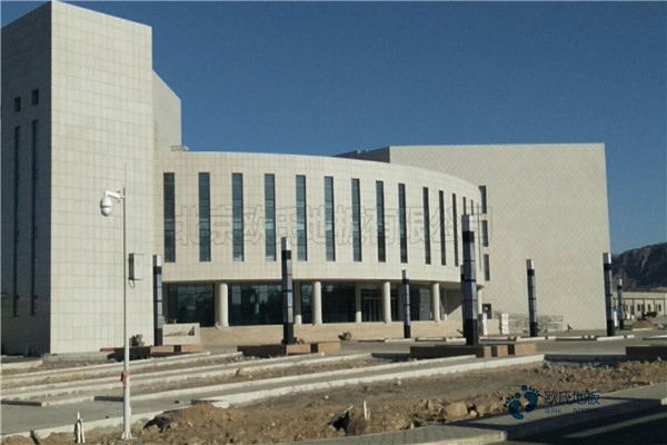 国标篮球运动木地板施工团队3