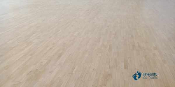 用哪种体育地板报价