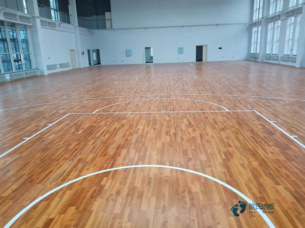 用哪种体育地板报价