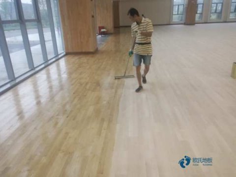 悬浮式运动木地板清洁用什么