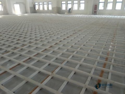 国产体育场木地板施工队