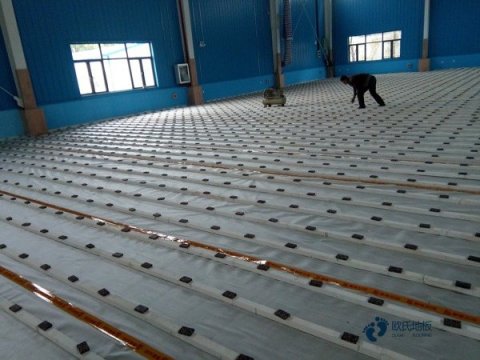 国产体育场地地板施工步骤