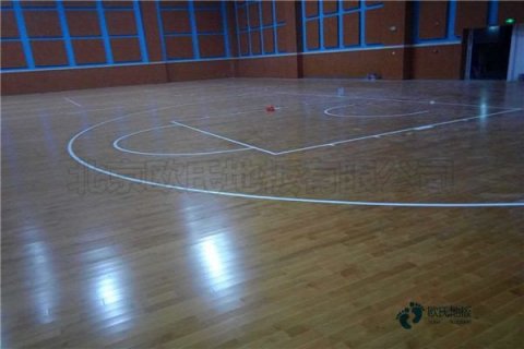 学校篮球场馆木地板的生产线
