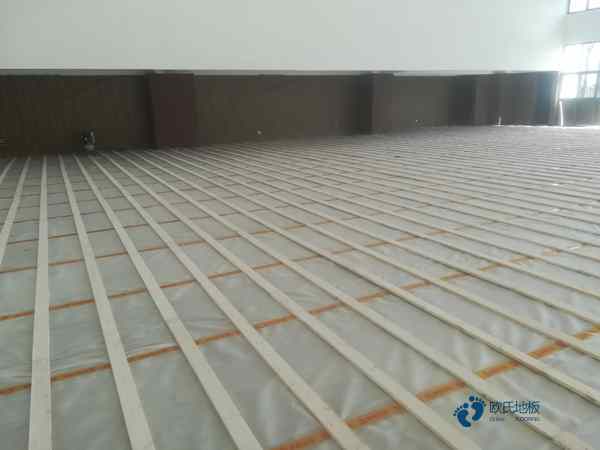 单龙骨体育场地地板维护保养2